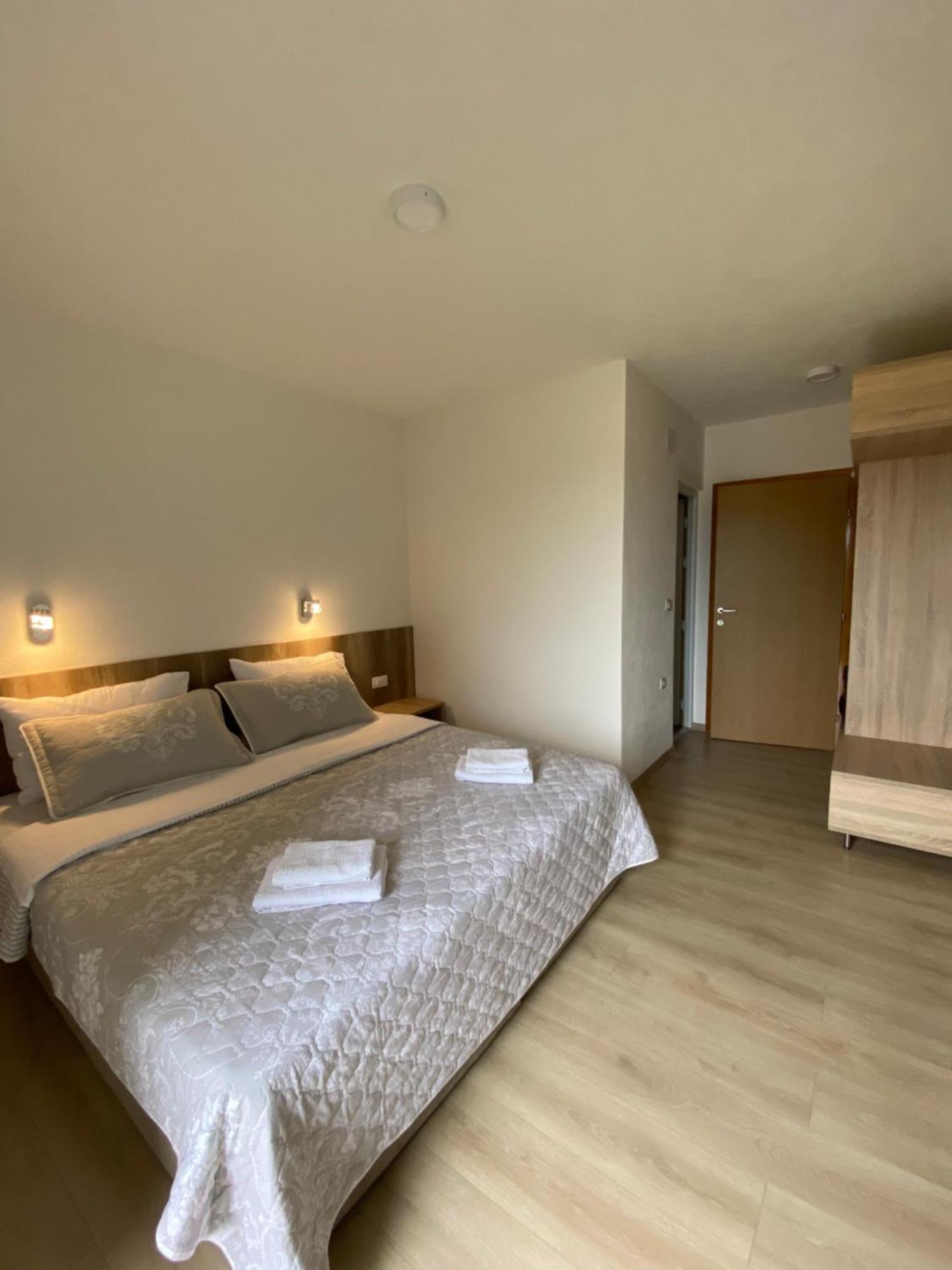 Pansion Raspudic Bed & Breakfast เมจูโกเรีย ภายนอก รูปภาพ